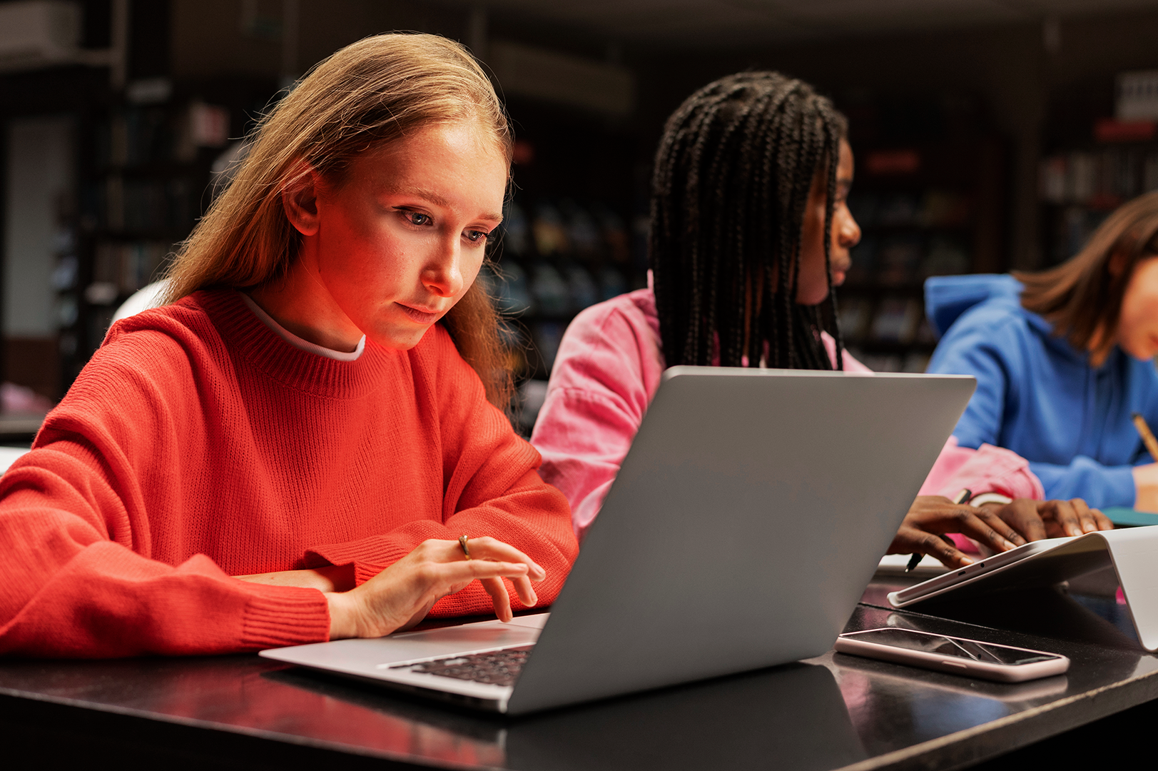 A Importância da Tecnologia da Informação (TI) nas Escolas e Universidades: Impulsionando o Ensino e Aprendizagem na Era Digital